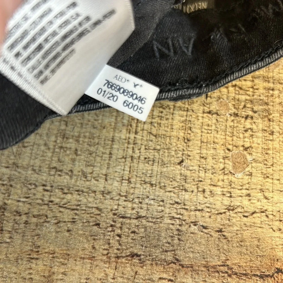 American Eagle Shorts Womens‎ 2 High Rise Shortie Black Distressed Denim - Picture 10 of 10